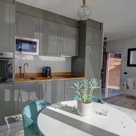 Malvasia & Lotus With Sea Views By Hello Homes *