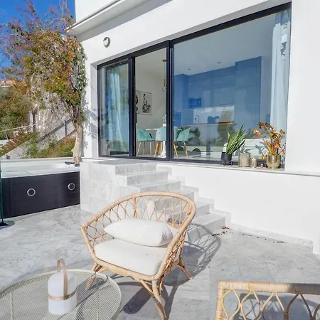 Apartment Malvasia & Lotus With Sea Views By Hello Homes *