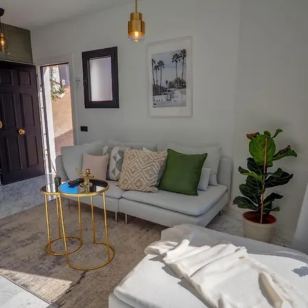 Malvasia & Lotus With Sea Views By Hello Homes *
