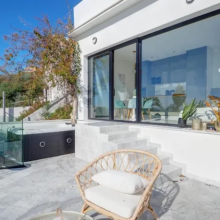 Malvasia & Lotus With Sea Views By Hello Homes Appartamento