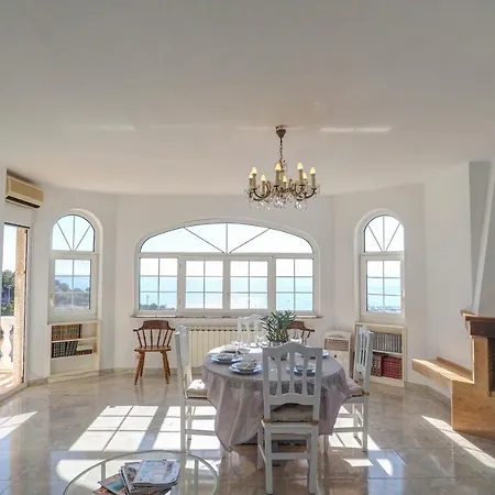 Appartamento Malvasia & Lotus With Sea Views By Hello Homes